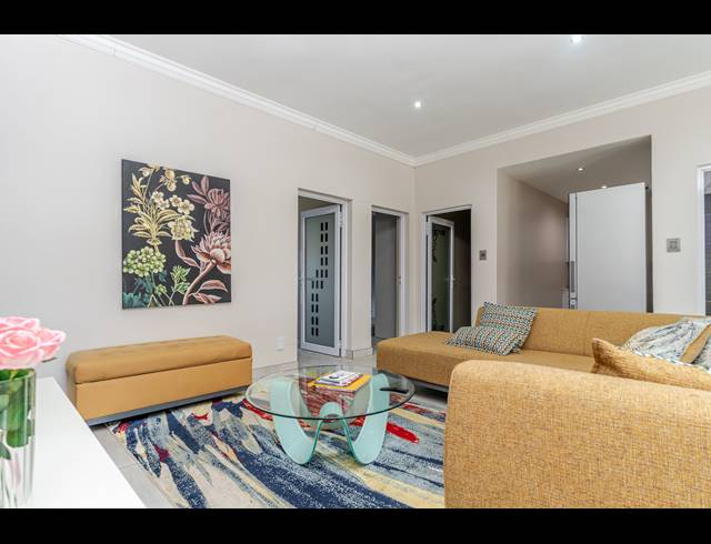 5 BEDROOM HOUSE FOR SALE IN BLUE VALLEY GOLF ESTATE